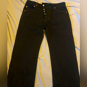 Black & Grey Levi jeans
Both Size: 32x30
50$: each